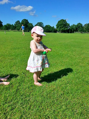 Toddler in the park in the summer www.FranglaiseMummy.com