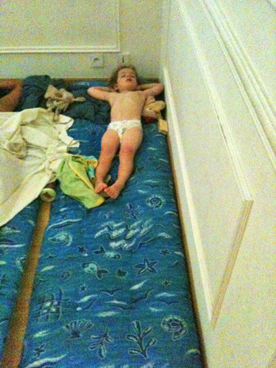 How I felt when I left France l Girl asleep on temporary bed l www.FranglaiseMummy.com l French and English Parenting and Lifestyle Ramblings