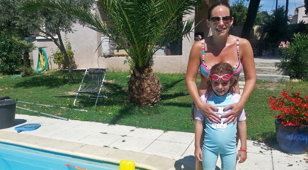 What's your beauty legacy? l Mother and daughter by pool l www.FranglaiseMummy.com l French and English Parenting and Lifestyle Ramblings