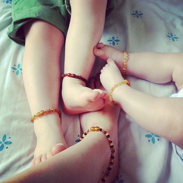 Amber anklets from Love Amber x l www.FranglaiseMummy.com l French and English Parenting and Lifestyle Ramblings