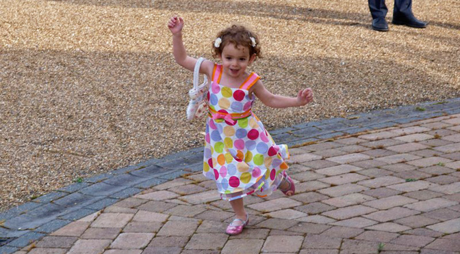 3 year old girl dancing l Happy 8th birthday L: an open letter l www.FranglaiseMummy.com l French and English Parenting and Lifestyle Ramblings
